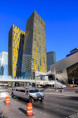 Las Vegas, Amerika Birleşik Devletleri - 15 Temmuz 2013: Las Vegas'ta yürüme. Şehir sokaklarını. Ticari ve özel binalar. Sokak hayatı.