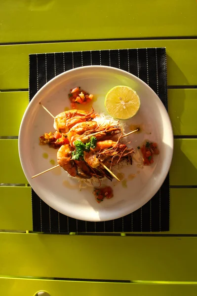 Langostinos Fritos Con Arroz Limón Restaurante Platos — Foto de Stock