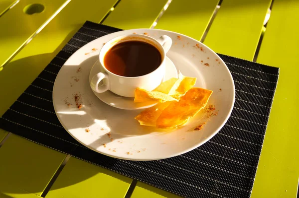 Tomatensaft Einer Tasse Und Brot Tisch Einem Restaurant — Stockfoto