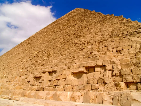 Egyptiska Pyramid Titt Från Nedan Upp Pyramid — Stockfoto