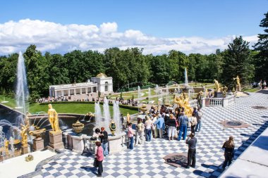 Saint-Petersburg, Rusya - 12 Ağustos 2016: Çeşmeler. Petersburg şehrinin mimarisinin heykelleri ve anıtları. Sokaklardaki ve meydanlardaki çeşmeler.