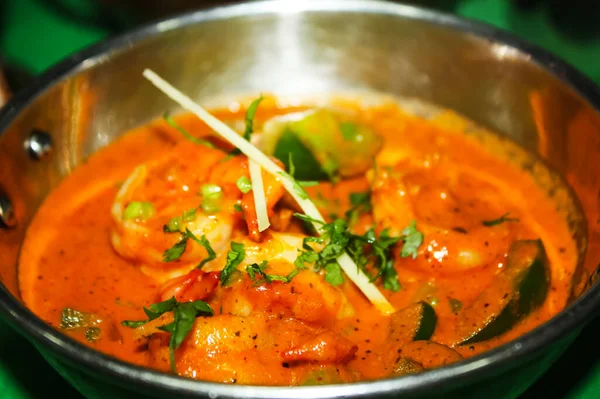 Borsch Pan. Bir tencerede pişirme çorba. İlk ders. Restoranda yemek pişirdim. Her zevke ve seçim için çeşitli yemekler.