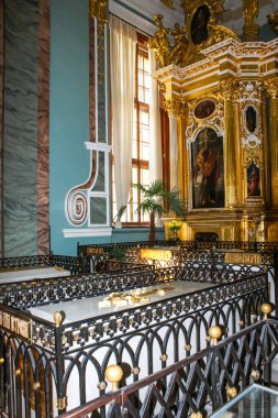 Saint-Petersburg, Rusya - 12 Ağustos 2016: St Pererburge şehri. Saraylar ve mimari. İç mekan ve resimler tarihi binaların içinde. Resimler ve sanat eserleri müzede. Heykeller ve sanat.