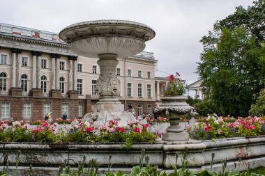 Saint-Petersburg, Rusya - 12 Ağustos 2016: St. Petersburg heykelleri ve anıtları. Heykeltraşların, taş ve metal işleme teknolojilerinin gururu. Resimler ve sanat eserleri müzede. Heykeller ve sanat.