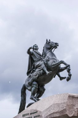 Saint-Petersburg, Rusya - 12 Ağustos 2016: St. Petersburg heykelleri ve anıtları. Heykeltraşların, taş ve metal işleme teknolojilerinin gururu. Resimler ve sanat eserleri müzede. Heykeller ve sanat.