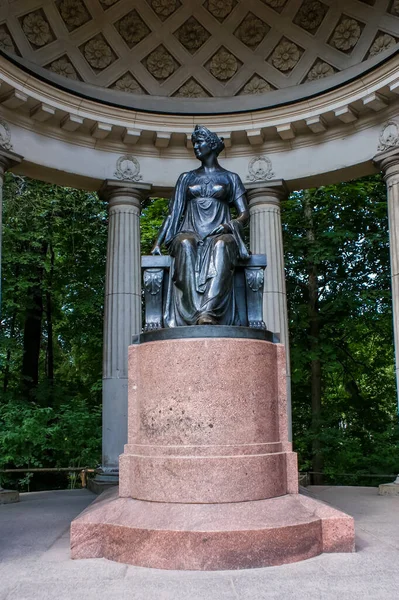 圣彼得堡 2016年8月12日 圣彼得堡的雕像和纪念碑 雕塑家和石材加工技术的骄傲 博物馆里的绘画和艺术 法规和艺术 — 图库照片