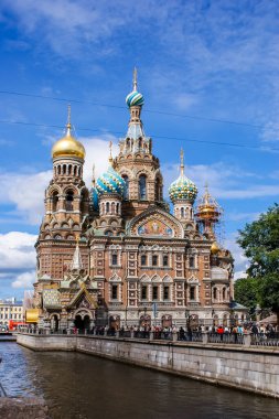 Saint-Petersburg, Rusya - 12 Ağustos 2016: St. Pererburge şehri. Şehrin sarayları ve mimarisi. Şehrin tarihi binaları.