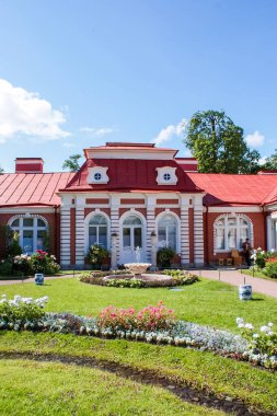 Saint-Petersburg, Rusya - 12 Ağustos 2016: St. Pererburge şehri. Şehrin sarayları ve mimarisi. Şehrin tarihi binaları.