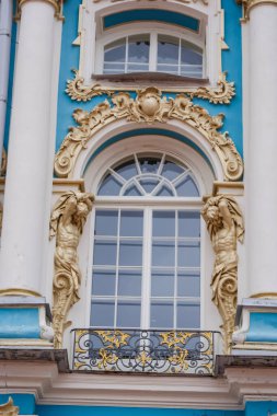 Saint-Petersburg, Rusya - 12 Ağustos 2016: St. Pererburge şehri. Şehrin sarayları ve mimarisi. Şehrin tarihi binaları.