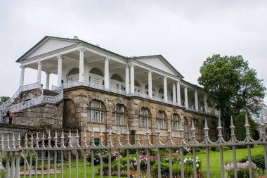 Saint-Petersburg, Rusya - 12 Ağustos 2016: St. Pererburge şehri. Şehrin sarayları ve mimarisi. Şehrin tarihi binaları.