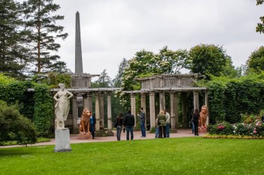 Saint-Petersburg, Rusya - 12 Ağustos 2016: St. Pererburge şehri. Şehrin sarayları ve mimarisi. Şehrin tarihi binaları.