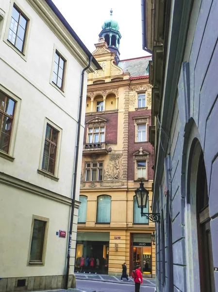 捷克共和国布拉格 2016年8月23日 穿过布拉格的街道和风景 历史建筑和文化古迹 — 图库照片