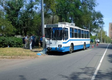 Kharkov, Ukrayna - 14 Haziran 2010: Araba kazasının sonuçları, kaza yapmış bir araba. Trafik kazası.