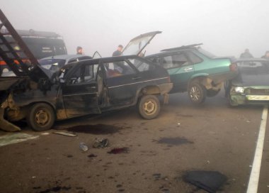 Kharkov, Ukrayna - 14 Haziran 2010: Araba kazasının sonuçları, kaza yapmış bir araba. Trafik kazası.