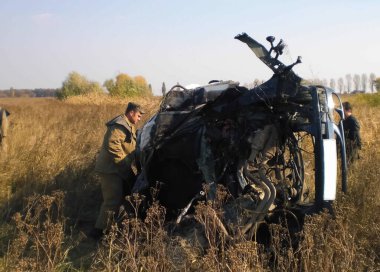 Kharkov, Ukrayna - 14 Haziran 2010: Araba kazasının sonuçları, kaza yapmış bir araba. Trafik kazası.