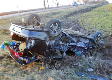 Kharkov, Ukrayna - 14 Haziran 2010: Araba kazasının sonuçları, kaza yapmış bir araba. Trafik kazası.