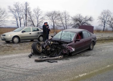 Kharkov, Ukrayna - 14 Haziran 2010: Araba kazasının sonuçları, kaza yapmış bir araba. Trafik kazası.