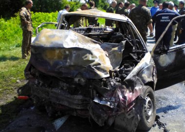 Kharkov, Ukrayna - 14 Haziran 2010: Araba kazasının sonuçları, kaza yapmış bir araba. Trafik kazası.