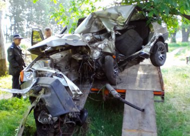 Kharkov, Ukrayna - 14 Haziran 2010: Araba kazasının sonuçları, kaza yapmış bir araba. Trafik kazası.