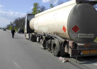Kharkov, Ukrayna - 14 Haziran 2010: Araba kazasının sonuçları, kaza yapmış bir araba. Trafik kazası.