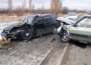 Kharkov, Ukrayna - 14 Haziran 2010: Araba kazasının sonuçları, kaza yapmış bir araba. Trafik kazası.