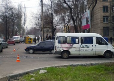 Kharkov, Ukrayna - 14 Haziran 2010: Araba kazasının sonuçları, kaza yapmış bir araba. Trafik kazası.