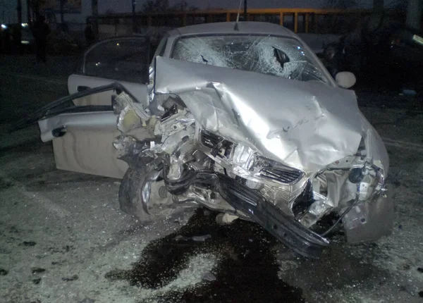 Kharkov Ukraine June 2010 Consequences Car Accident Wrecked Car Road — Stock Photo, Image