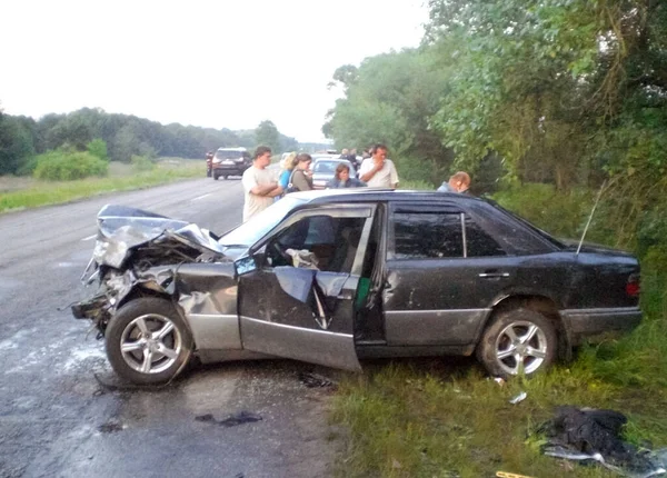 Kharkov Ucrania Junio 2010 Consecuencias Accidente Automovilístico Automóvil Destrozado Accidente —  Fotos de Stock