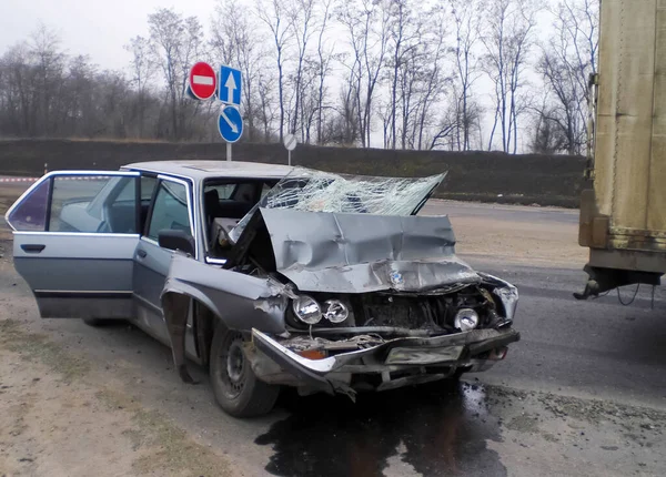 Charków Ukraina Czerwca 2010 Konsekwencje Wypadku Samochodowego Rozbitego Samochodu Wypadek — Zdjęcie stockowe