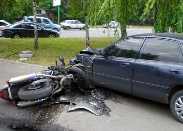 Kharkov Ucrânia Junho 2010 Consequências Acidente Carro Carro Destruído Acidente — Fotografia de Stock