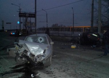 Kharkov, Ukrayna - 14 Haziran 2010: Araba kazasının sonuçları, kaza yapmış bir araba. Trafik kazası.
