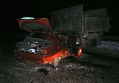 Kharkov, Ukrayna - 17 Haziran 2009: Araba kazasının sonuçları, kaza yapmış bir araba. Trafik kazası.