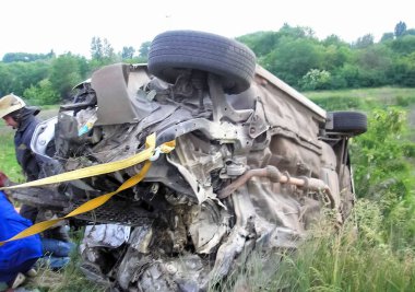 Kharkov, Ukrayna - 17 Haziran 2009: Araba kazasının sonuçları, kaza yapmış bir araba. Trafik kazası.