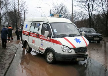Kharkov, Ukrayna - 17 Haziran 2009: Araba kazasının sonuçları, kaza yapmış bir araba. Trafik kazası.
