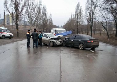 Kharkov, Ukrayna - 17 Haziran 2009: Araba kazasının sonuçları, kaza yapmış bir araba. Trafik kazası.