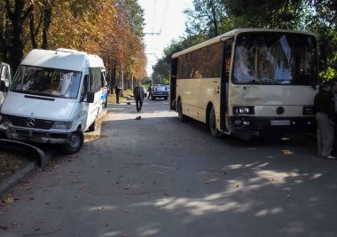 Kharkov, Ukrayna - 17 Haziran 2009: Araba kazasının sonuçları, kaza yapmış bir araba. Trafik kazası.