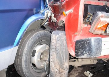 Kharkov, Ukrayna - 17 Haziran 2009: Araba kazasının sonuçları, kaza yapmış bir araba. Trafik kazası.