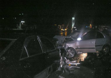 Kharkov, Ukrayna - 17 Haziran 2009: Araba kazasının sonuçları, kaza yapmış bir araba. Trafik kazası.