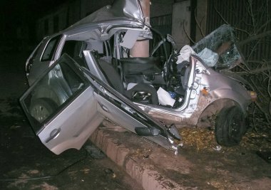 Kharkov, Ukrayna - 17 Haziran 2009: Araba kazasının sonuçları, kaza yapmış bir araba. Trafik kazası.