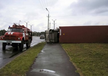 Kharkov, Ukrayna - 17 Haziran 2009: Araba kazasının sonuçları, kaza yapmış bir araba. Trafik kazası.