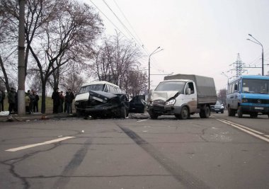 Kharkov, Ukrayna - 17 Haziran 2009: Araba kazasının sonuçları, kaza yapmış bir araba. Trafik kazası.