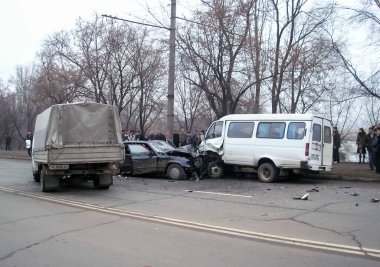 Kharkov, Ukrayna - 17 Haziran 2009: Araba kazasının sonuçları, kaza yapmış bir araba. Trafik kazası.