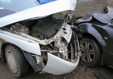 Kharkov, Ukrayna - 17 Haziran 2009: Araba kazasının sonuçları, kaza yapmış bir araba. Trafik kazası.