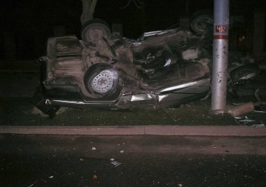 Kharkov, Ukrayna - 17 Haziran 2009: Araba kazasının sonuçları, kaza yapmış bir araba. Trafik kazası.