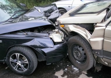 Kharkov, Ukrayna - 17 Haziran 2009: Araba kazasının sonuçları, kaza yapmış bir araba. Trafik kazası.