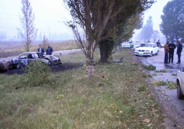 Kharkov, Ukrayna - 17 Haziran 2009: Araba kazasının sonuçları, kaza yapmış bir araba. Trafik kazası.