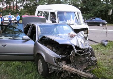 Kharkov, Ukrayna - 17 Haziran 2009: Araba kazasının sonuçları, kaza yapmış bir araba. Trafik kazası.