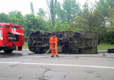 Kharkov, Ukrayna - 17 Haziran 2009: Araba kazasının sonuçları, kaza yapmış bir araba. Trafik kazası.