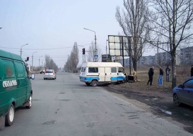Kharkov, Ukrayna - 17 Haziran 2009: Araba kazasının sonuçları, kaza yapmış bir araba. Trafik kazası.