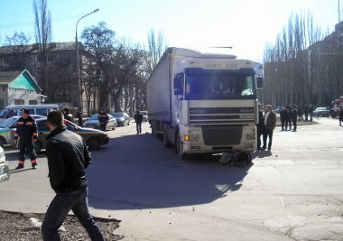 Kharkov, Ukrayna - 17 Haziran 2009: Araba kazasının sonuçları, kaza yapmış bir araba. Trafik kazası.